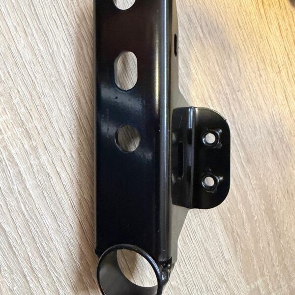 Górne mocowanie silnika 17002110000